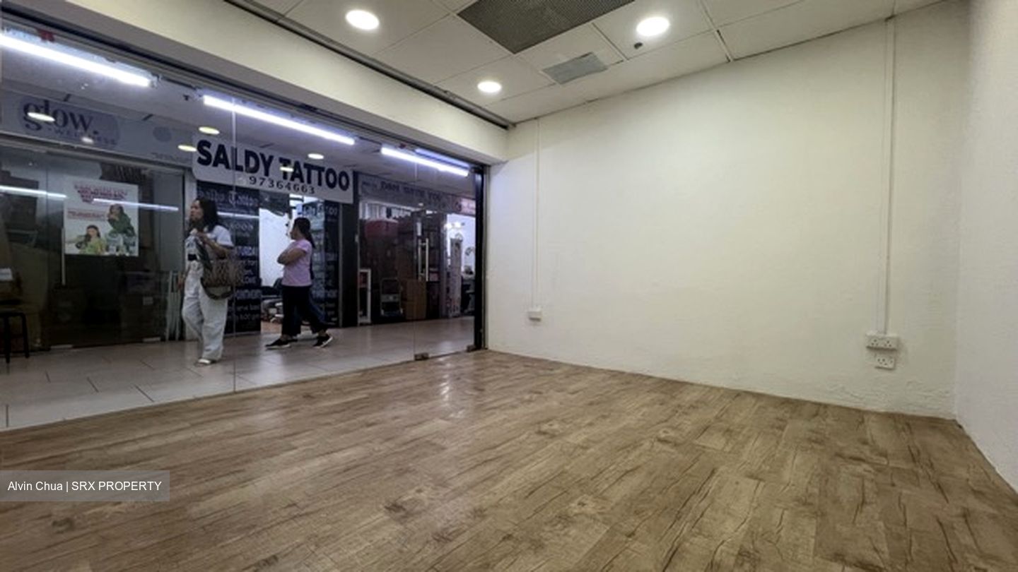 Lucky Plaza (D9), Retail #563192551